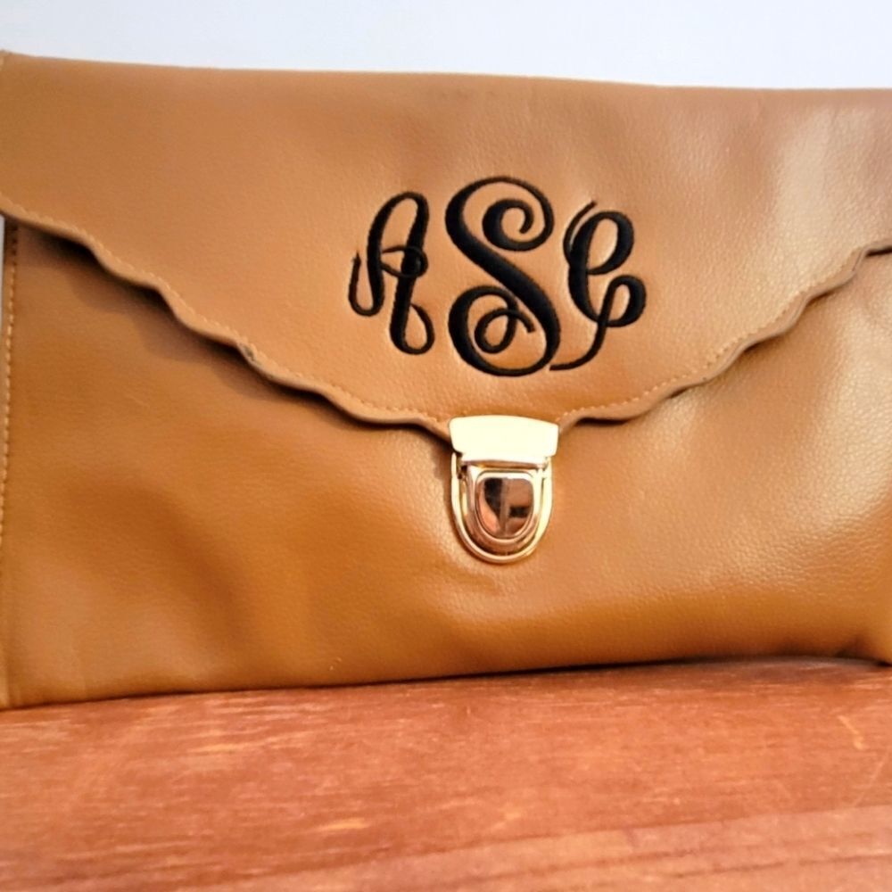 MONOGRAMMED CROSSBODY CLUTCH (ARL INITIALS)